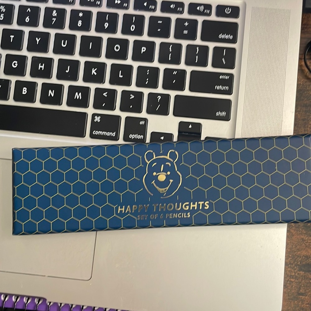 BNIB Winnie the Pooh Happy Thoughts, set of 6 pencils